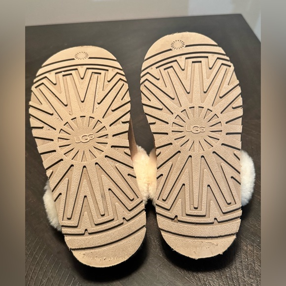 ***SOLD*** UGG Tan and Cream Women's Slippers - Picture 3 of 3